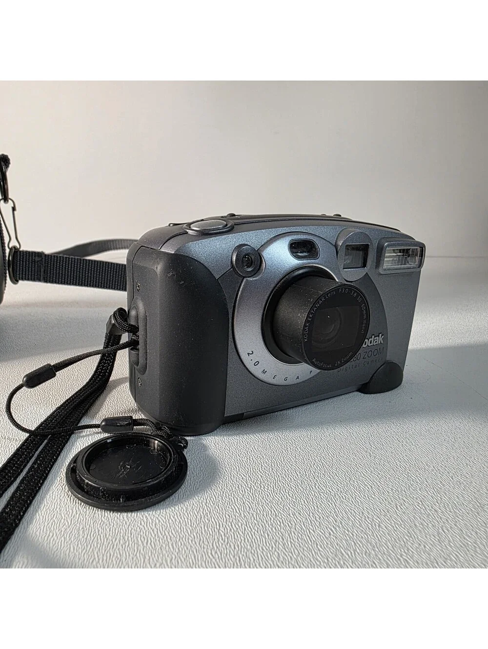 Kodak DC 280 2.0MP Zoom Digital Camera W/ Carry Case & Memory Card